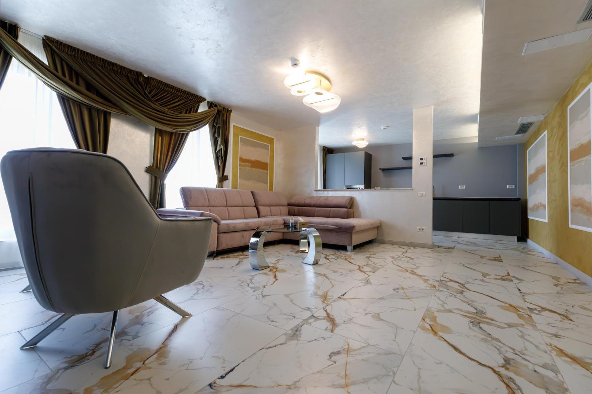 River Place Питещ Екстериор снимка