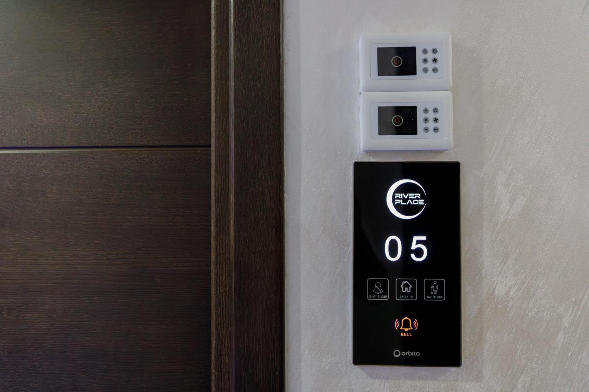 River Place Питещ Екстериор снимка