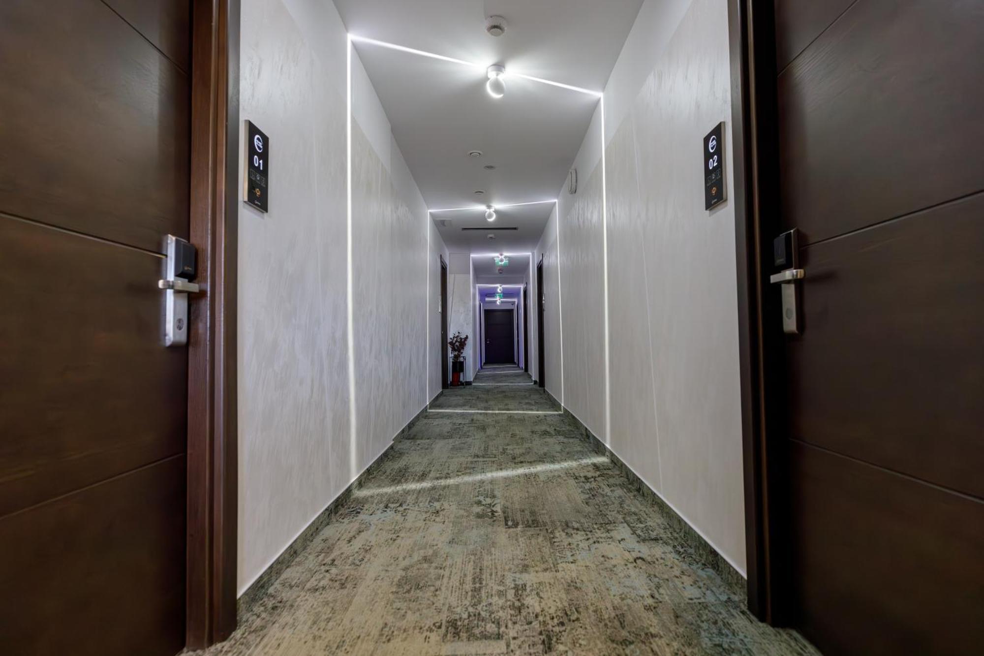 River Place Питещ Екстериор снимка