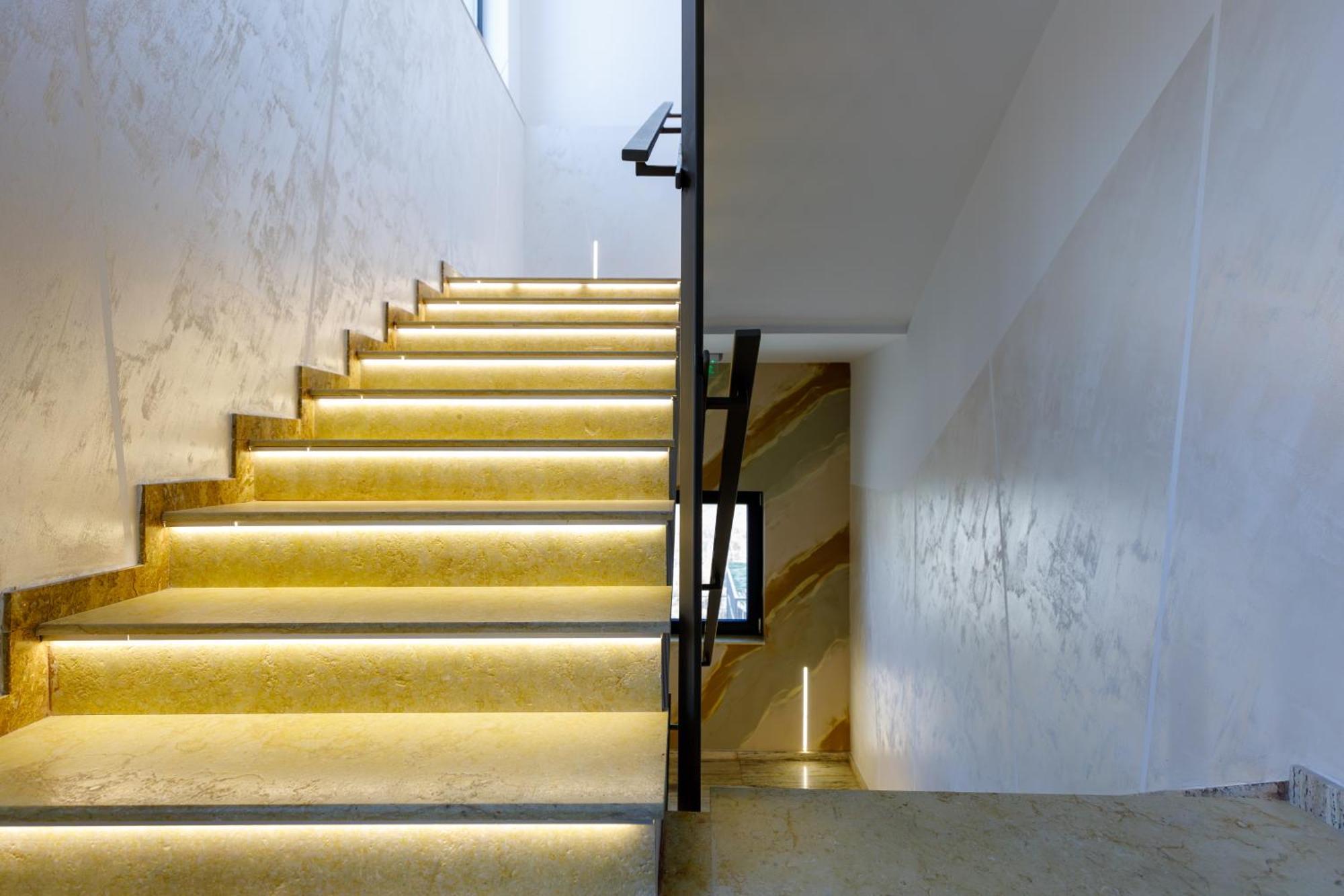 River Place Питещ Екстериор снимка