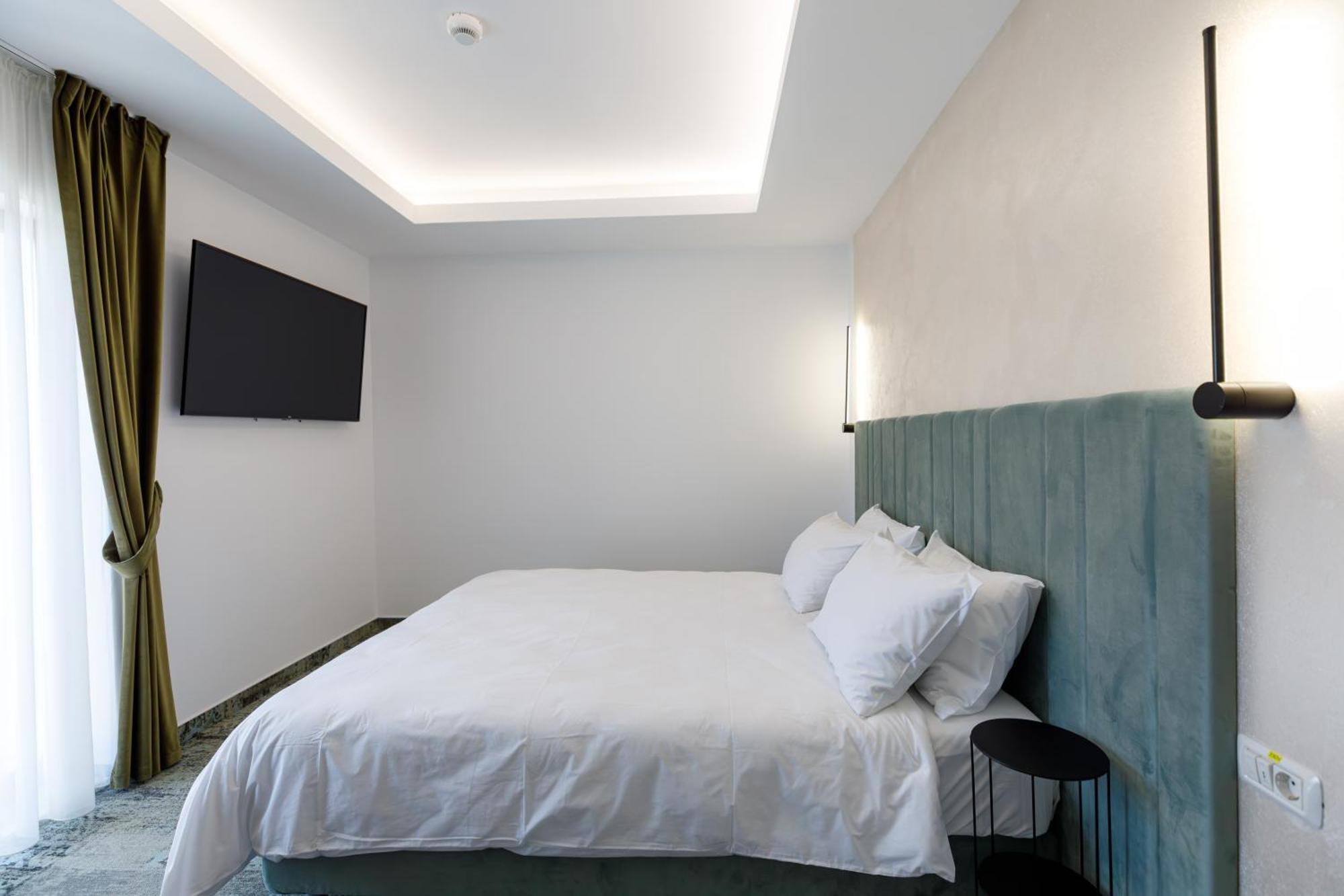 River Place Питещ Екстериор снимка