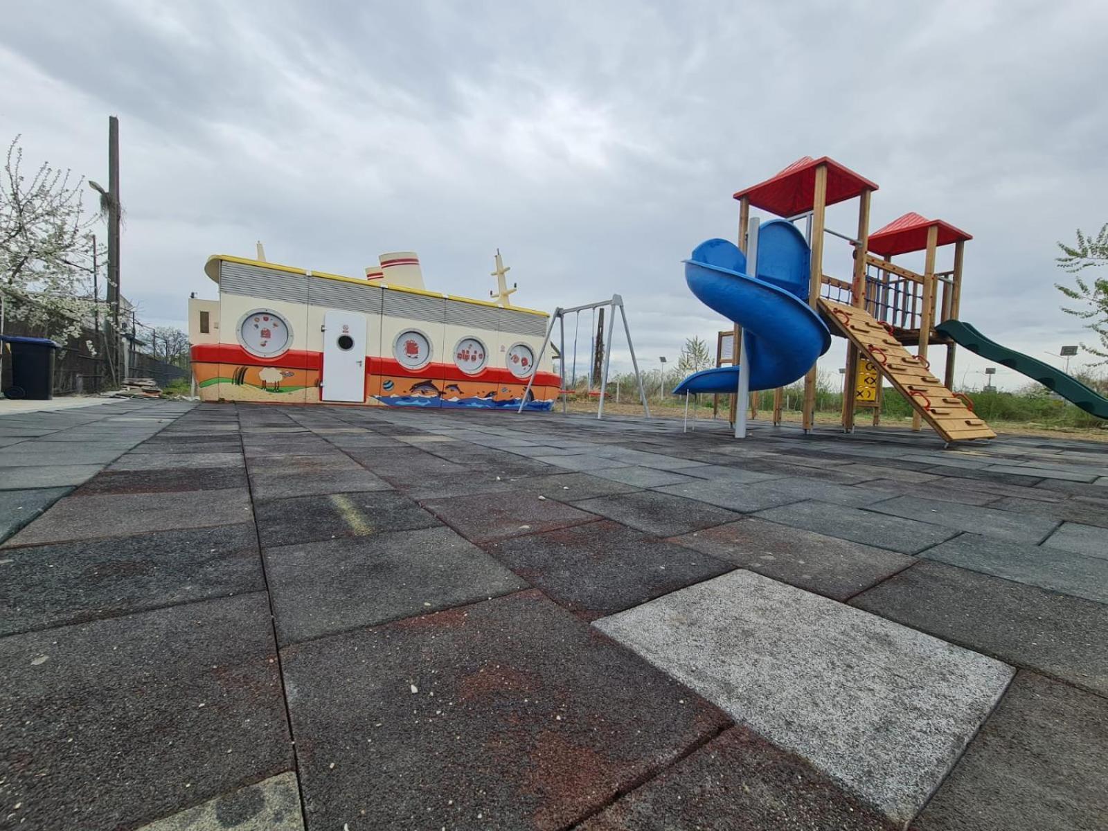 River Place Питещ Екстериор снимка
