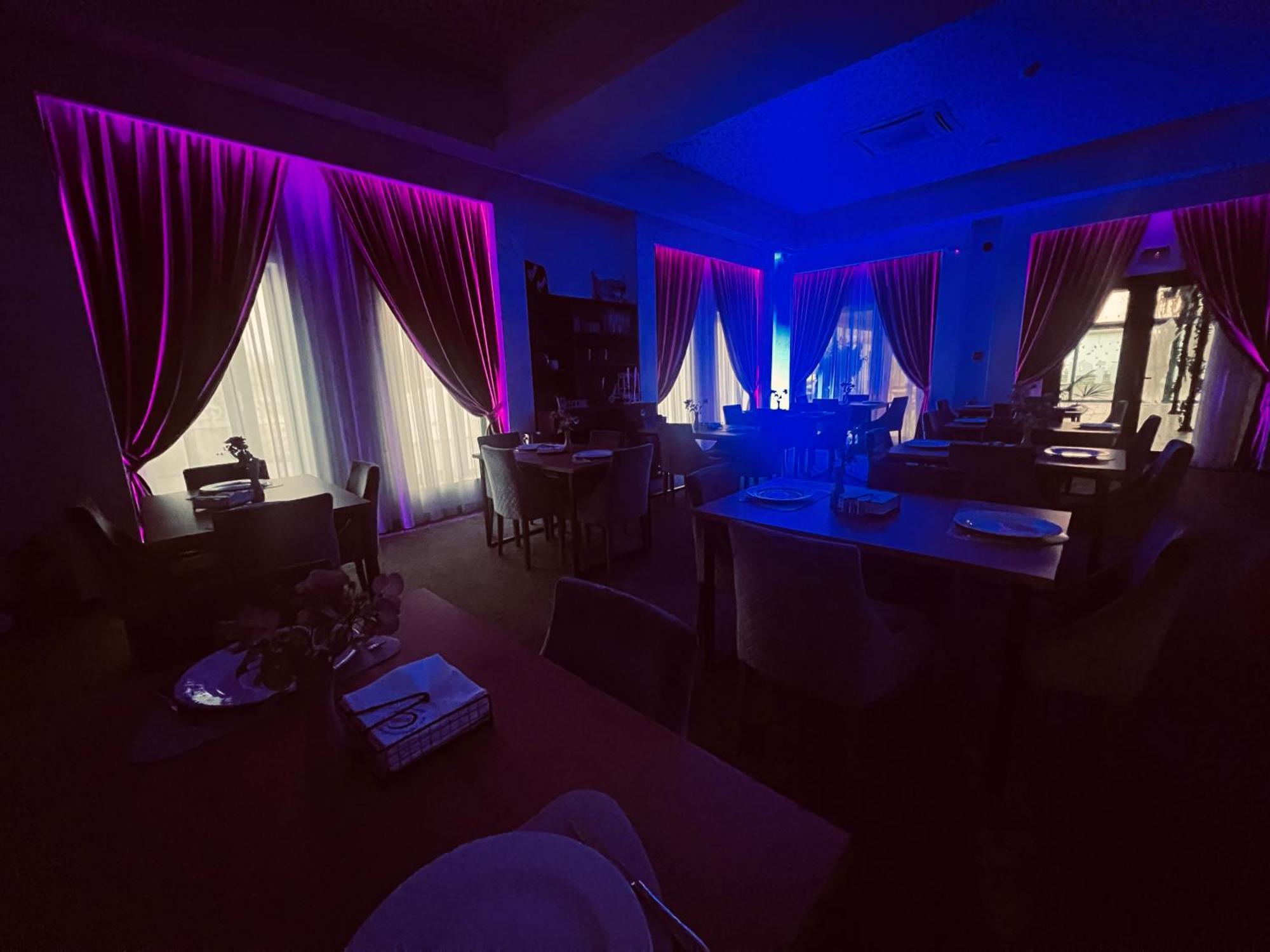 River Place Питещ Екстериор снимка