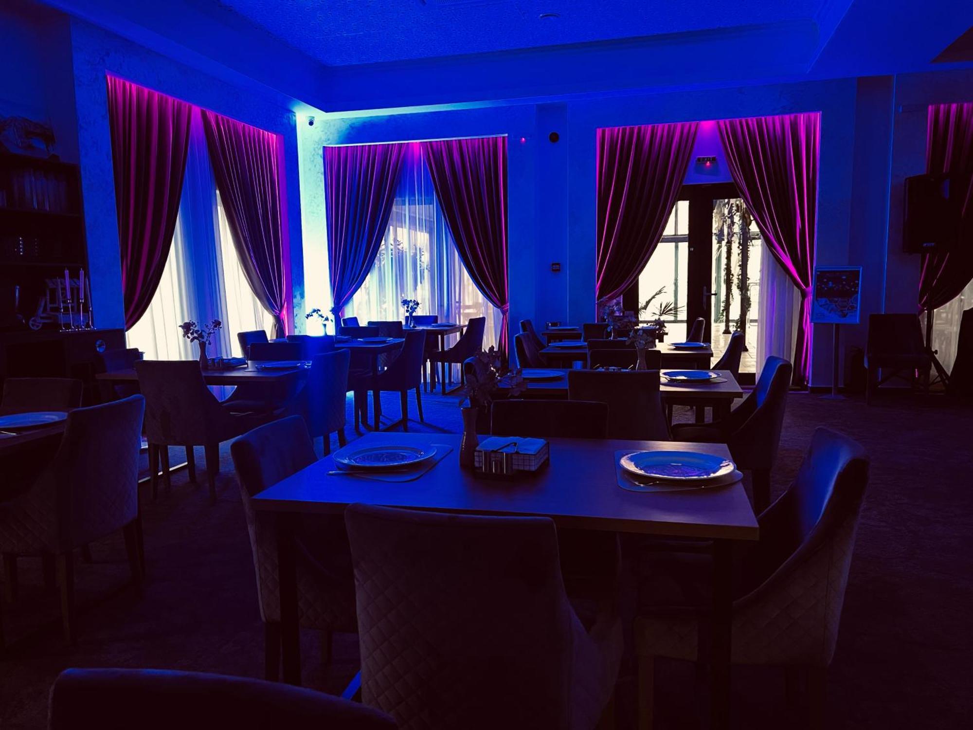 River Place Питещ Екстериор снимка