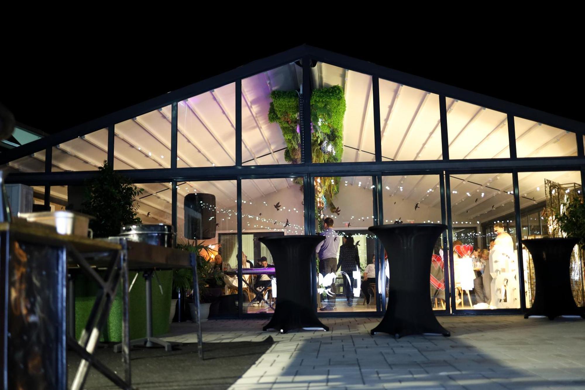 River Place Питещ Екстериор снимка